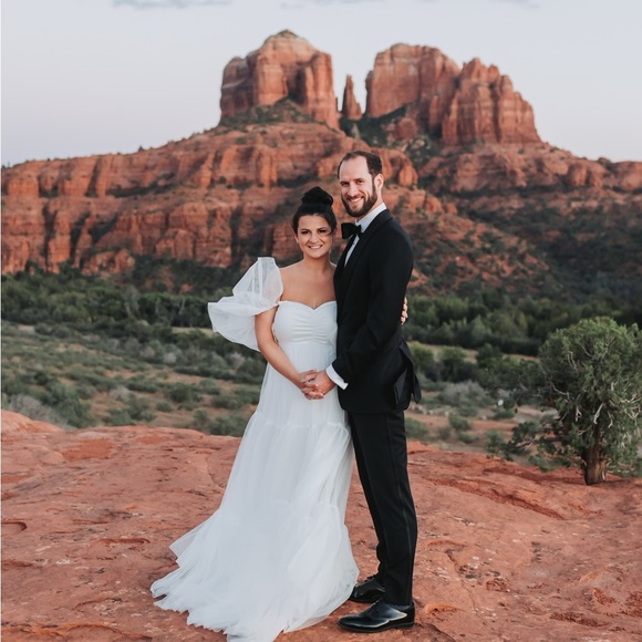 Gorgous gown I wore once for two hours to take some wedding portraits! - Picture 2 of 3